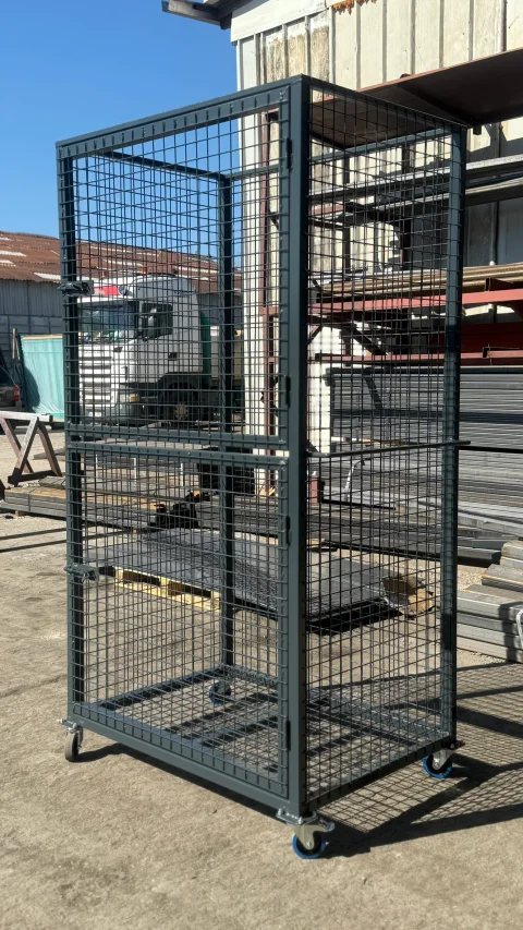 Cages et chariots — Photographie 50