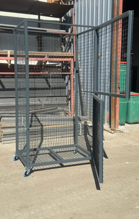 Cages et chariots — Photographie 53
