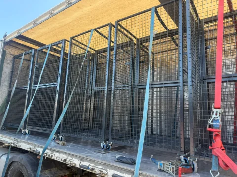 Cages et chariots — Photographie 47