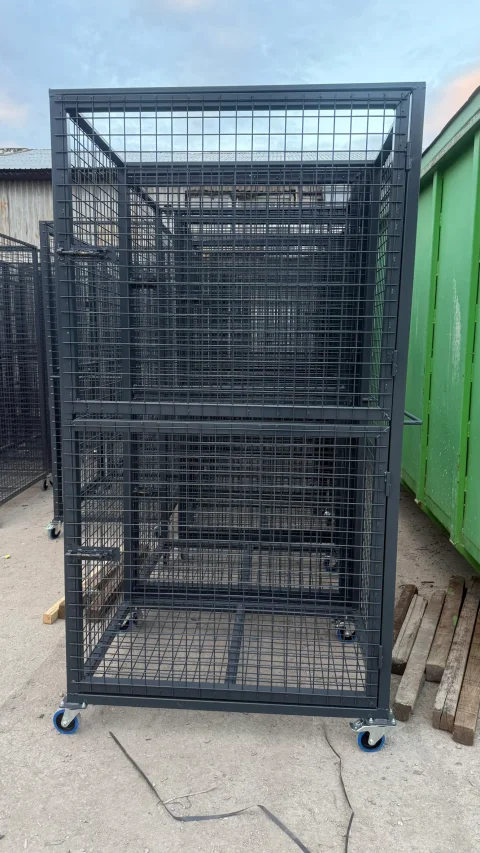Cages et chariots — Photographie 56