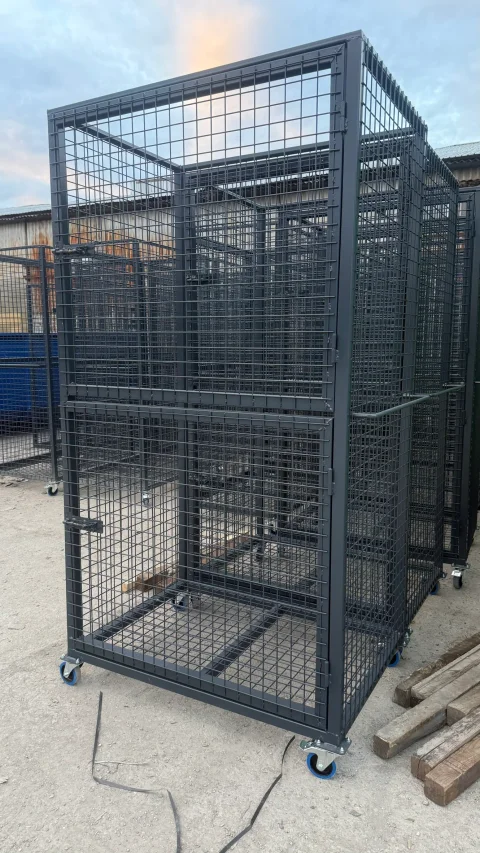 Cages et chariots — Photographie 65