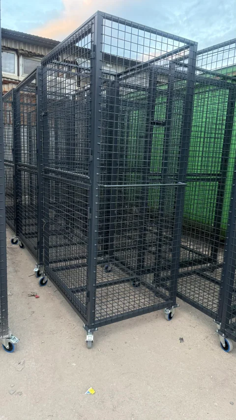 Cages et chariots — Photographie 59